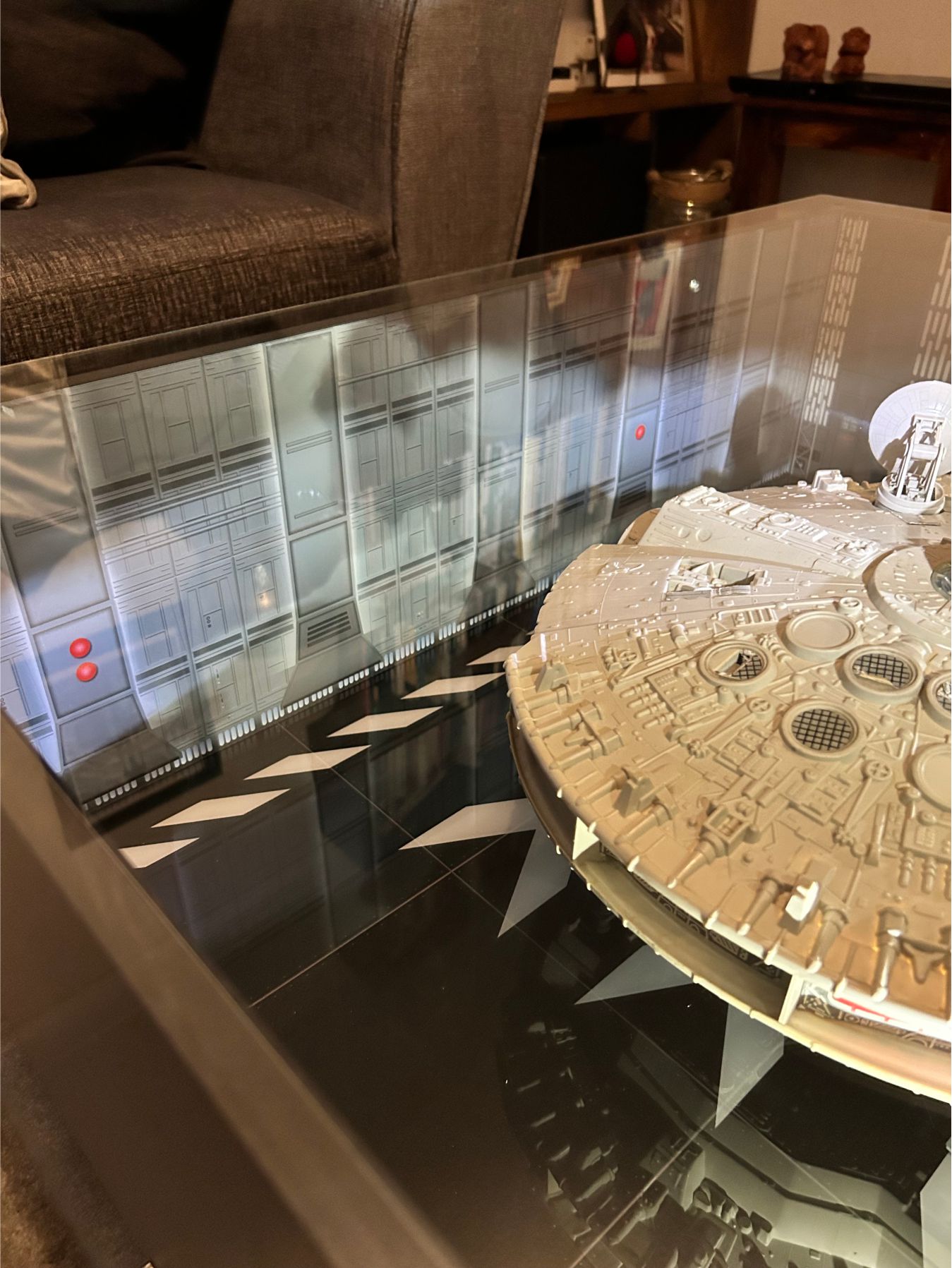 Display Table Close Up Image 5